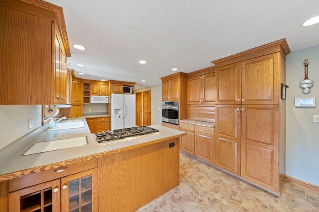 20 Bonney Lane, Dedham, MA 02026