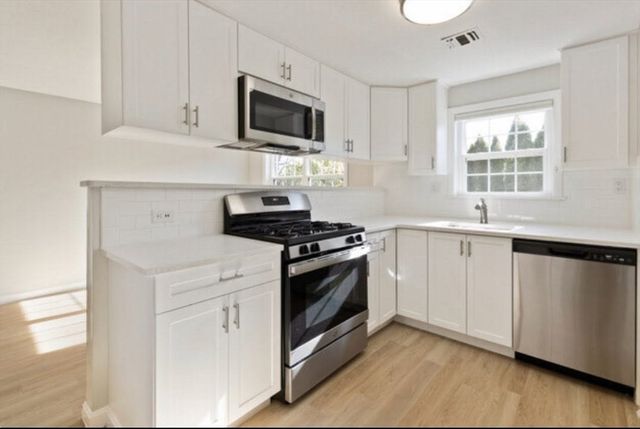 200 Bedford 6B, Woburn, MA 01801
