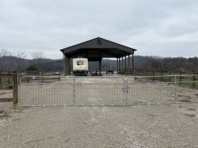 2571 Hardin Bottom River Rd, Clifton, TN 38425