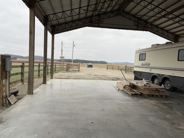 2571 Hardin Bottom River Rd, Clifton, TN 38425