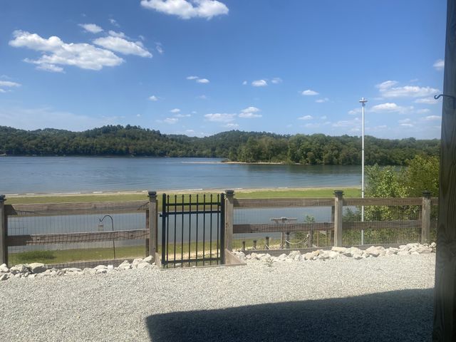 2571 Hardin Bottom River Rd, Clifton, TN 38425