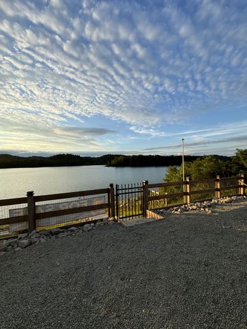 2571 Hardin Bottom River Rd, Clifton, TN 38425