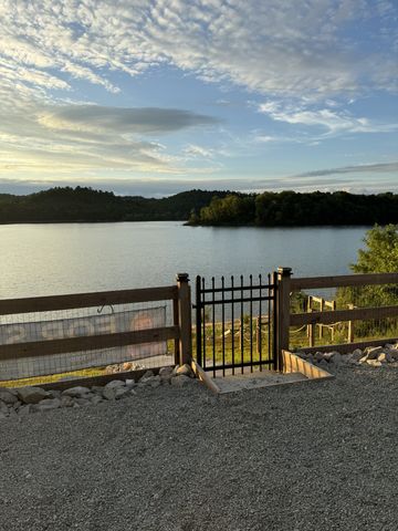 2571 Hardin Bottom River Rd, Clifton, TN 38425