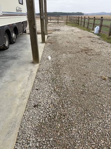 2571 Hardin Bottom River Rd, Clifton, TN 38425