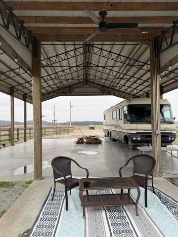 2571 Hardin Bottom River Rd, Clifton, TN 38425