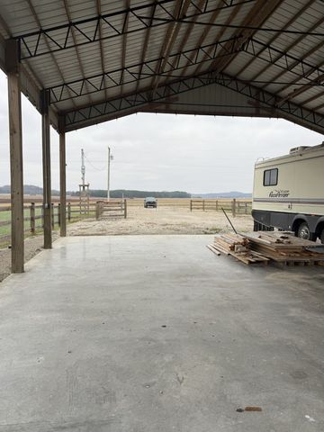 2571 Hardin Bottom River Rd, Clifton, TN 38425