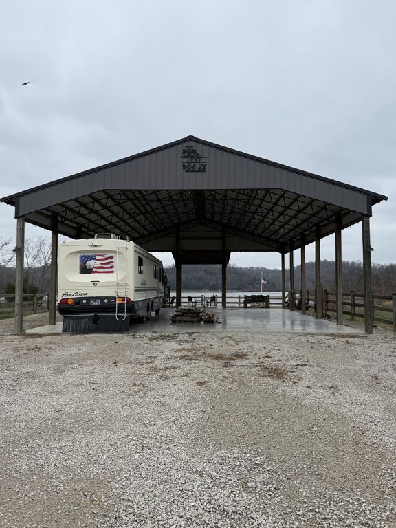 2571 Hardin Bottom River Rd, Clifton, TN 38425