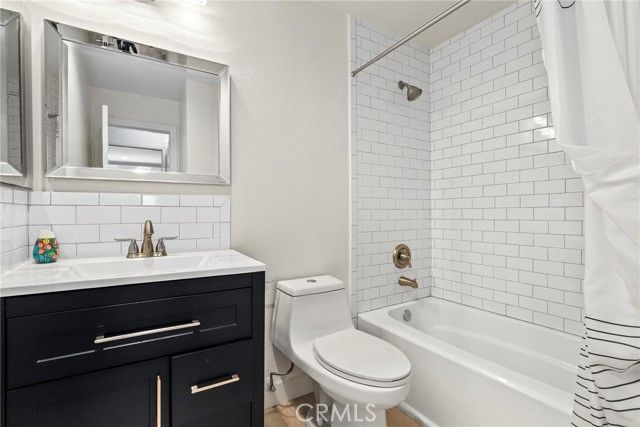 21535 Erwin Street 131, Woodland Hills (los Angeles), CA 91367