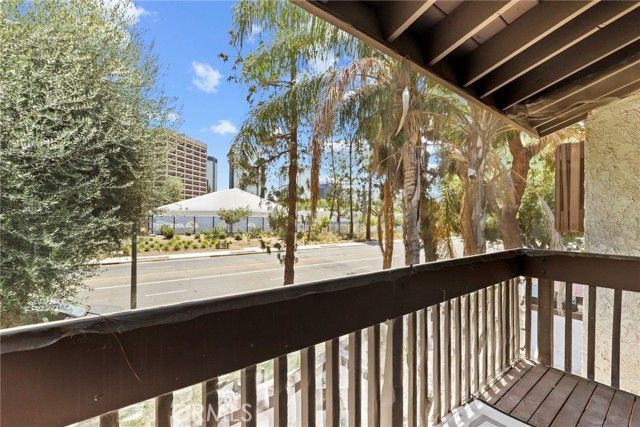 21535 Erwin Street 131, Woodland Hills (los Angeles), CA 91367