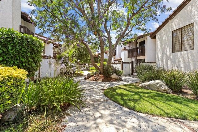 21535 Erwin Street 131, Woodland Hills (los Angeles), CA 91367