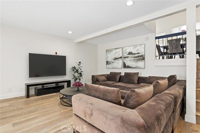 21535 Erwin Street 131, Woodland Hills (los Angeles), CA 91367