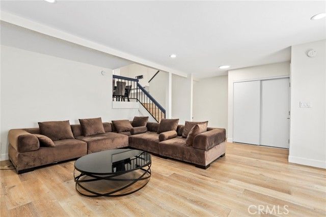 21535 Erwin Street 131, Woodland Hills (los Angeles), CA 91367