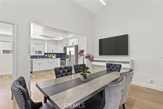 21535 Erwin Street 131, Woodland Hills (los Angeles), CA 91367