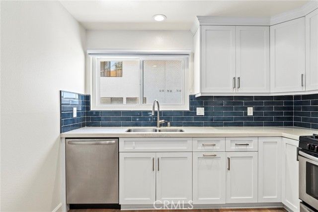 21535 Erwin Street 131, Woodland Hills (los Angeles), CA 91367