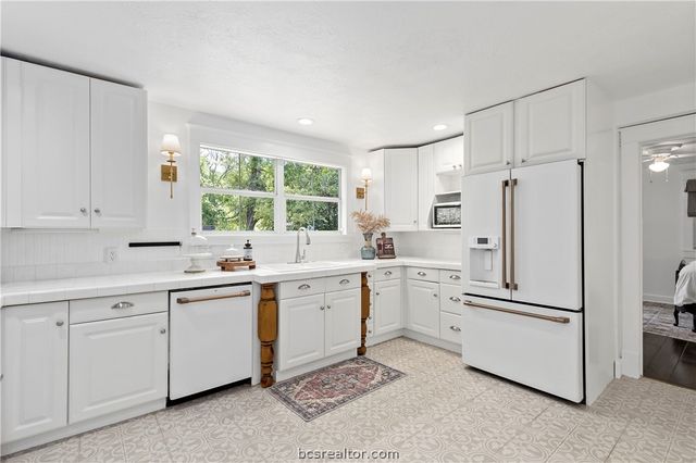 705 South Bryan Avenue, Bryan, TX 77803