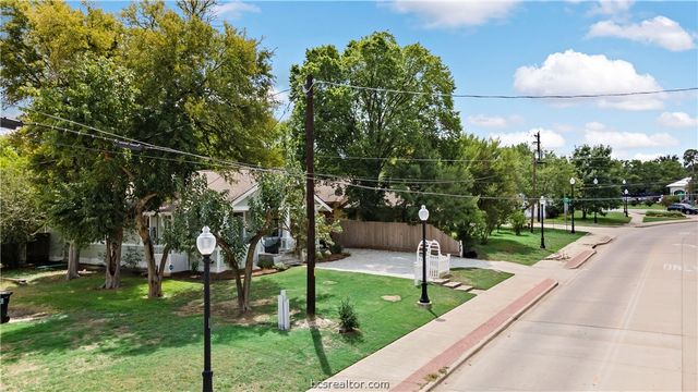 705 South Bryan Avenue, Bryan, TX 77803