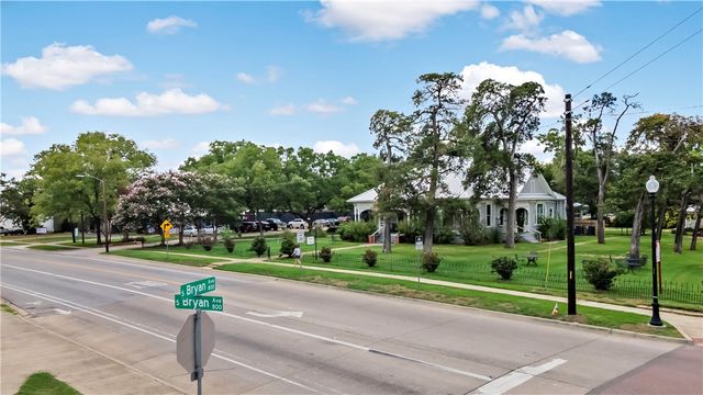 705 South Bryan Avenue, Bryan, TX 77803