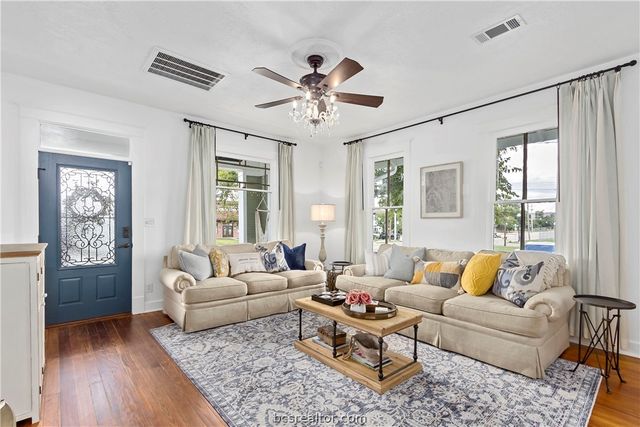 705 South Bryan Avenue, Bryan, TX 77803