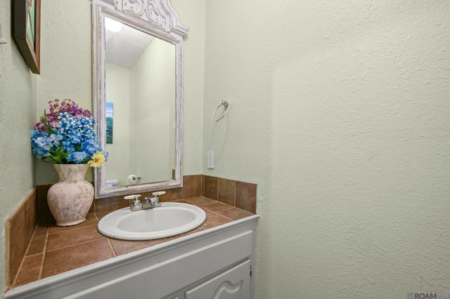 19625 Barnett Rd, Zachary, LA 70791