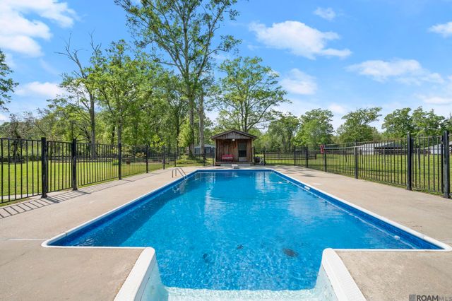 19625 Barnett Rd, Zachary, LA 70791