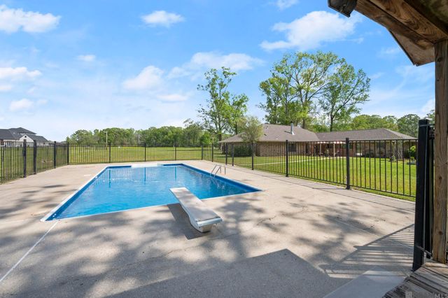 19625 Barnett Rd, Zachary, LA 70791