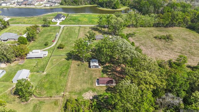 19625 Barnett Rd, Zachary, LA 70791