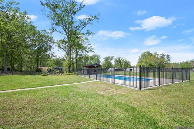 19625 Barnett Rd, Zachary, LA 70791