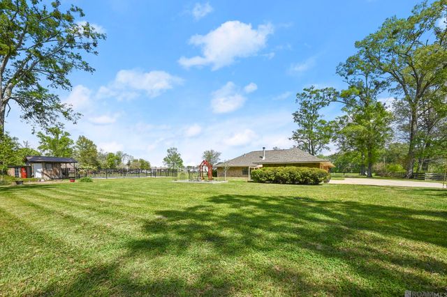 19625 Barnett Rd, Zachary, LA 70791