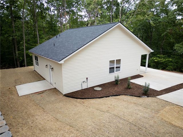 306 Hickory Trail, Westminster, SC 29693