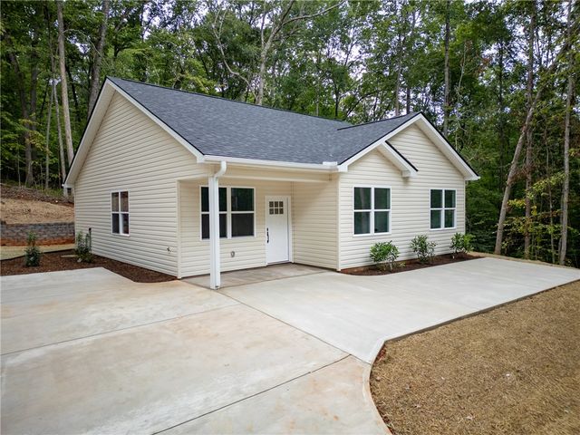 306 Hickory Trail, Westminster, SC 29693