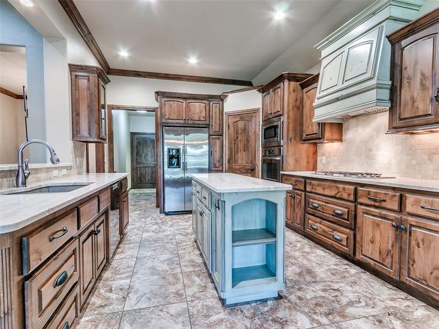 929 NW 195th Place, Edmond, OK 73012