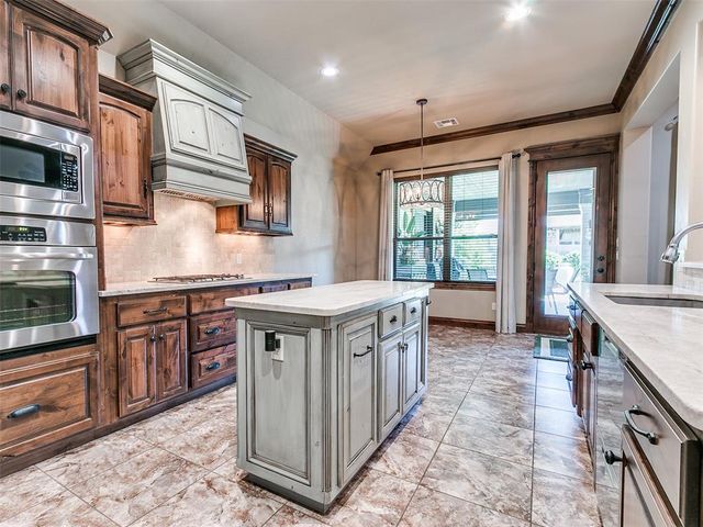 929 NW 195th Place, Edmond, OK 73012