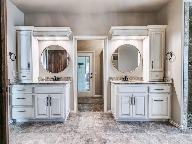 929 NW 195th Place, Edmond, OK 73012
