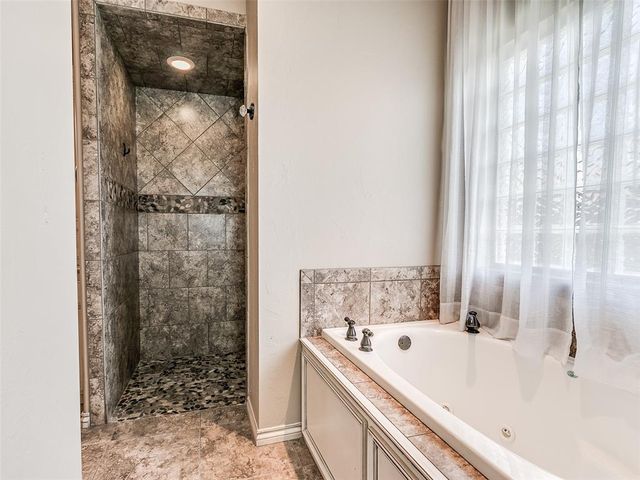 929 NW 195th Place, Edmond, OK 73012