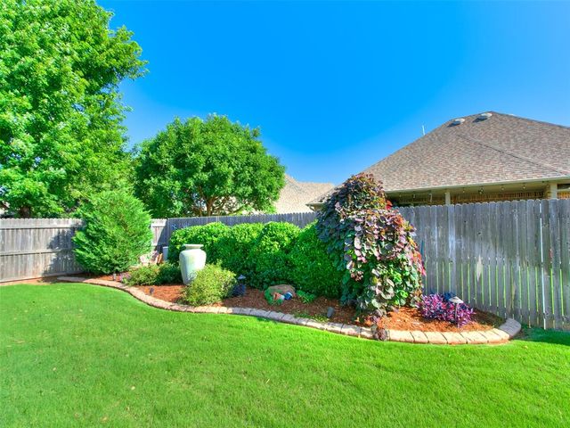 929 NW 195th Place, Edmond, OK 73012