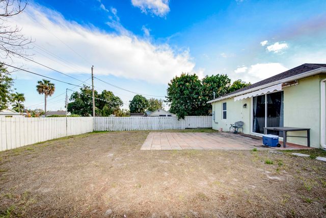 128 Broward Avenue, Greenacres, FL 33463