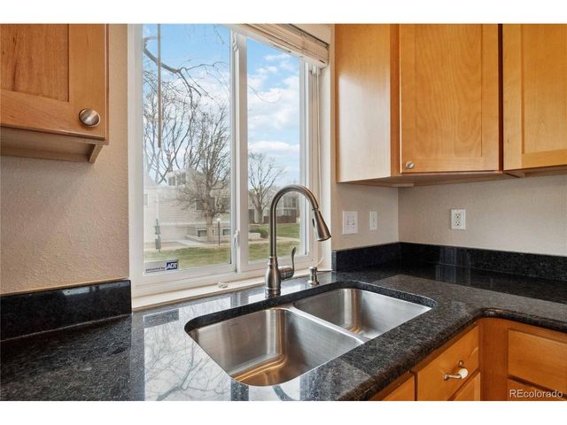 1050 S Monaco Pkwy 42, Denver, CO 80224