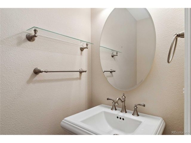 1050 S Monaco Pkwy 42, Denver, CO 80224