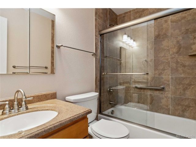 1050 S Monaco Pkwy 42, Denver, CO 80224