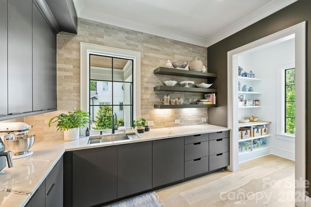 1931 Shoreham Drive, Charlotte, NC 28211