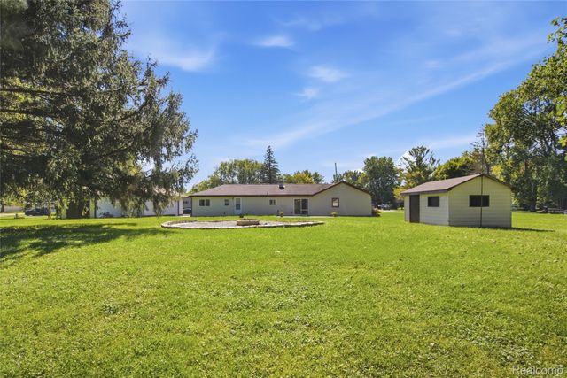 5153 Raymond Avenue, Burton, MI 48509