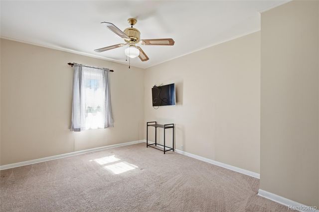 5153 Raymond Avenue, Burton, MI 48509