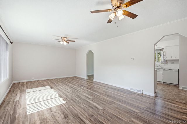 5153 Raymond Avenue, Burton, MI 48509