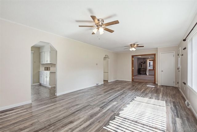 5153 Raymond Avenue, Burton, MI 48509