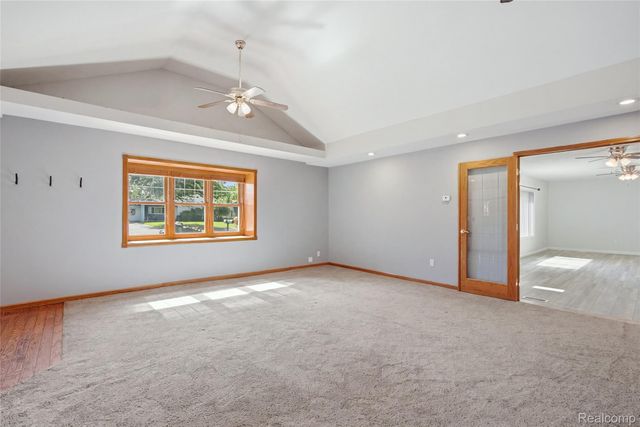 5153 Raymond Avenue, Burton, MI 48509