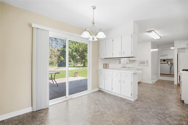 5153 Raymond Avenue, Burton, MI 48509