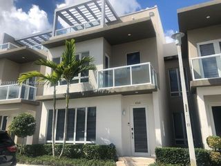 6316 NW 105th Pl, Miami, FL 33178