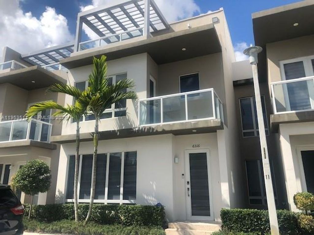 6316 NW 105th Pl, Miami, FL 33178