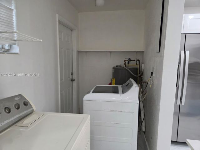 831 N 72nd Way, Hollywood, FL 33024