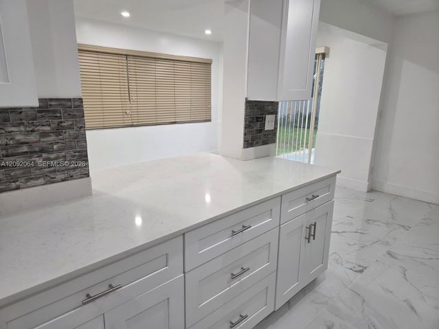 831 N 72nd Way, Hollywood, FL 33024